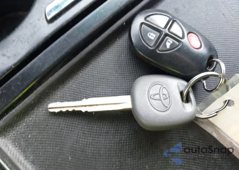 2013 Toyota Sienna Le V6 8 Passenger z USA, uszkodzony, nr VIN 5TDKK3DC5DS316635